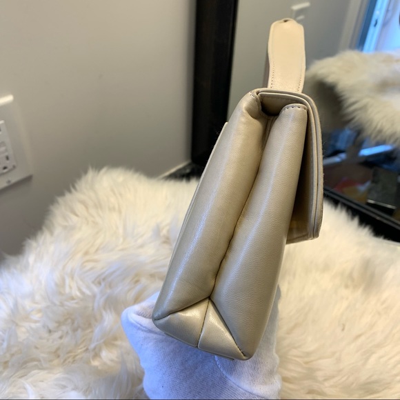 ❌SOLD❌Chanel vintage beige leather camellia mini handle Kelly bag - Picture 4 of 12